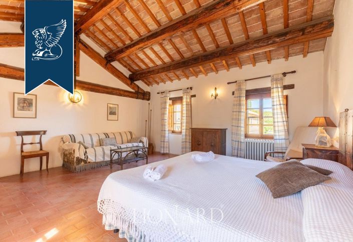 Image No.35-18 Bed Villa for sale