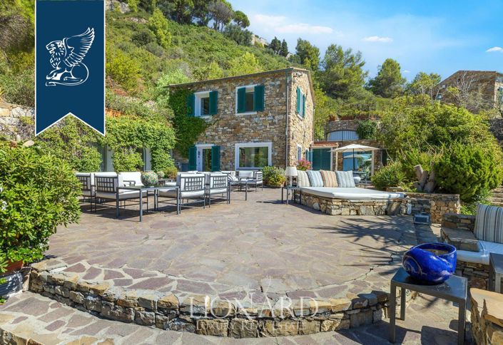 Image No.10-8 Bed Villa for sale