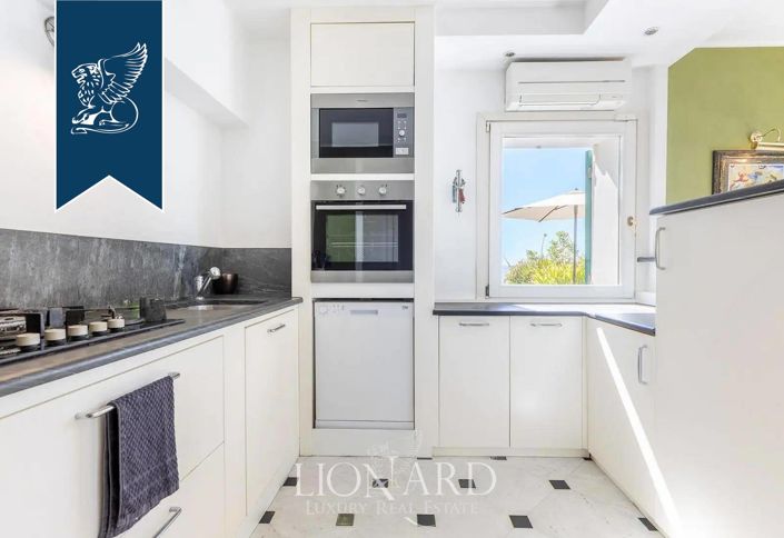 Image No.20-8 Bed Villa for sale