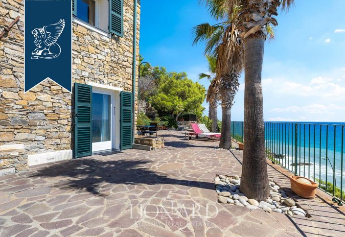 Image No.5-8 Bed Villa for sale
