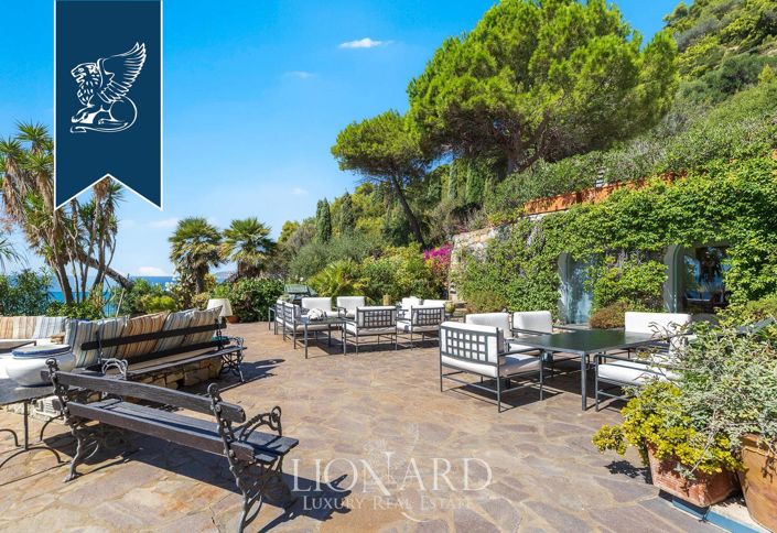Image No.9-8 Bed Villa for sale