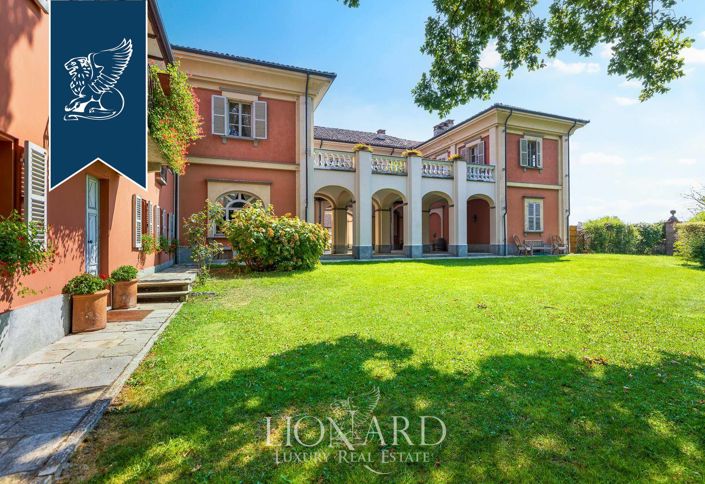 Image No.6-8 Bed Villa for sale