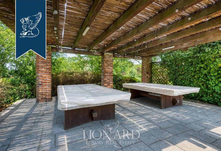 Image No.9-8 Bed Villa for sale