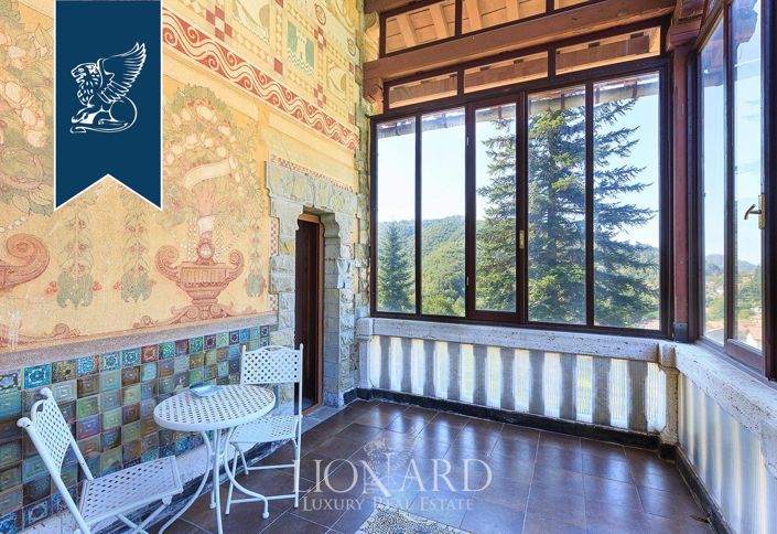 Image No.17-12 Bed Villa for sale