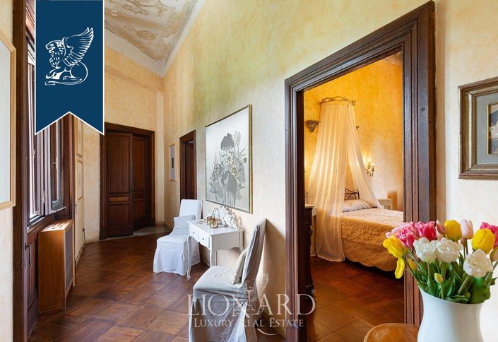 Image No.25-12 Bed Villa for sale