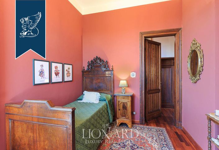 Image No.32-12 Bed Villa for sale