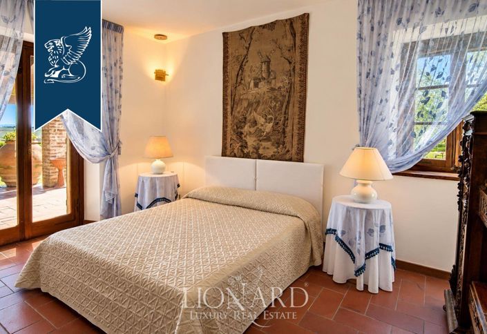 Image No.35-8 Bed Villa for sale