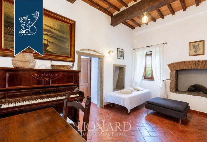 Image No.16-10 Bed Farmhouse for sale