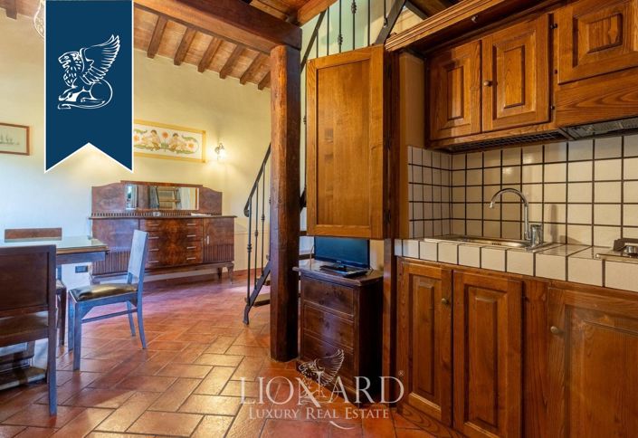 Image No.21-10 Bed Farmhouse for sale