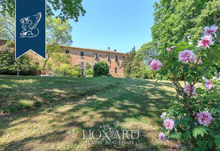 Image No.13-70 Bed Property for sale