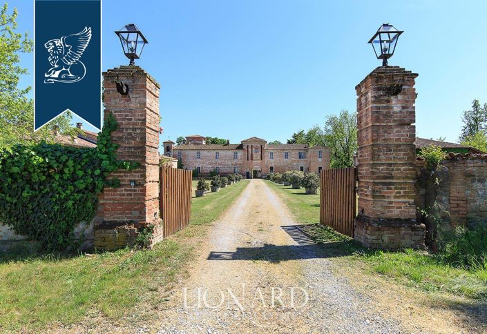 Image No.3-70 Bed Property for sale
