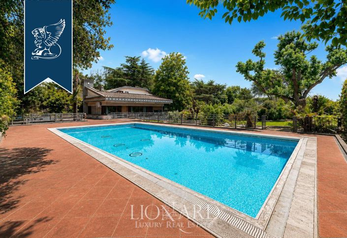 Image No.2-5 Bed Villa for sale