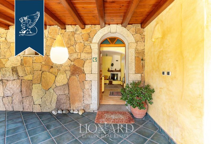 Image No.10-8 Bed Villa for sale