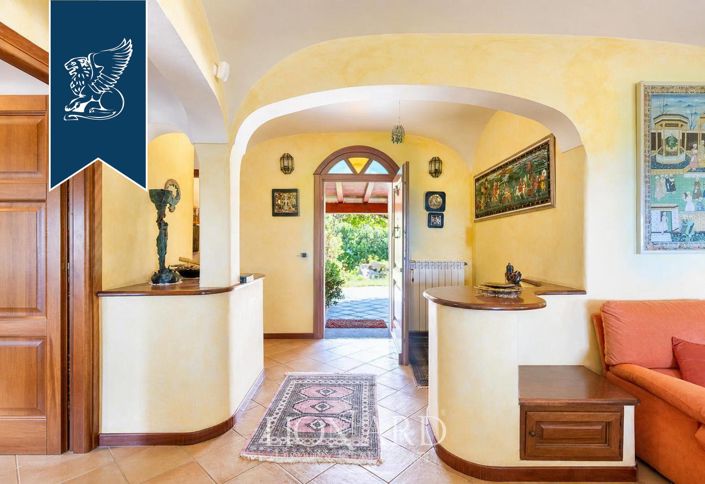 Image No.11-8 Bed Villa for sale