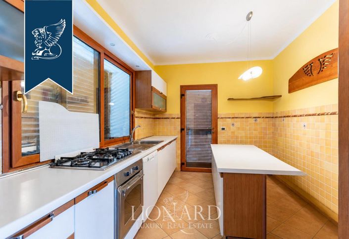 Image No.21-8 Bed Villa for sale