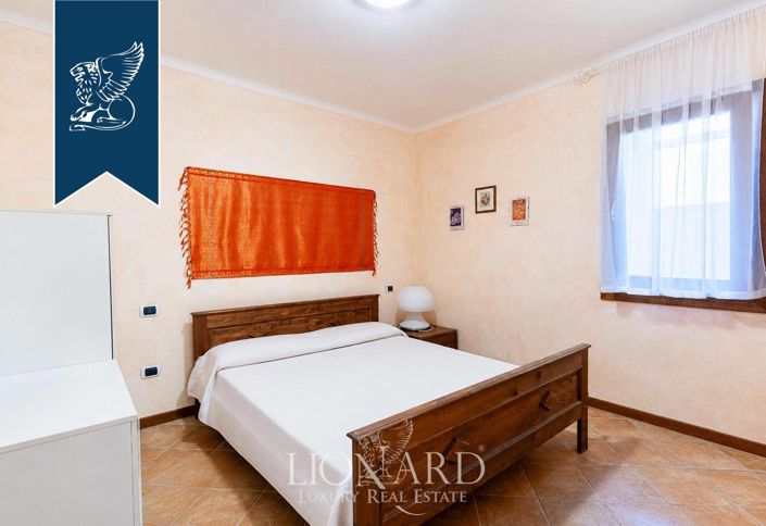 Image No.25-8 Bed Villa for sale