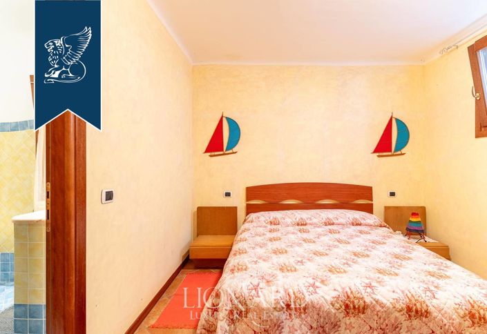 Image No.26-8 Bed Villa for sale