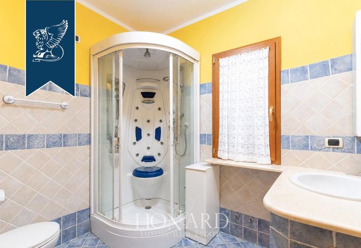 Image No.28-8 Bed Villa for sale