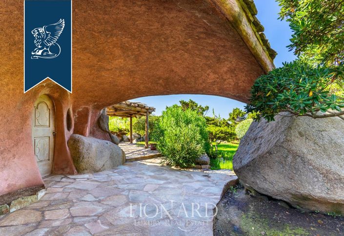 Image No.16-12 Bed Villa for sale