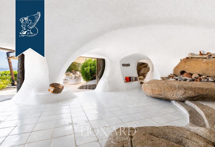 Image No.17-12 Bed Villa for sale