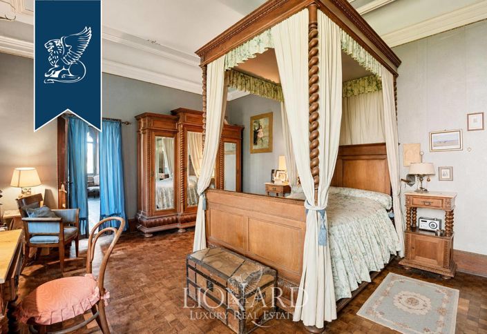 Image No.24-12 Bed Villa for sale