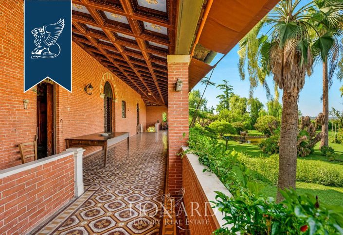 Image No.7-12 Bed Villa for sale