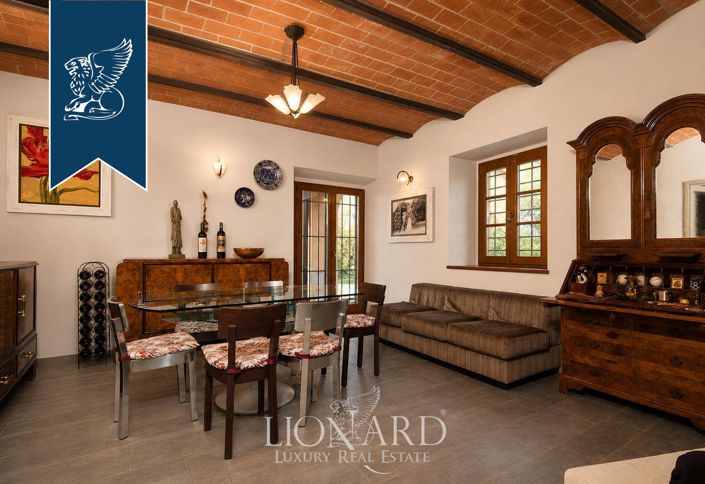 Image No.17-6 Bed Farmhouse for sale
