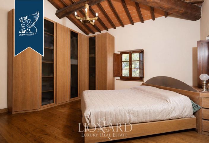 Image No.24-6 Bed Farmhouse for sale