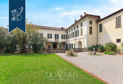 1 - Novara, Villa