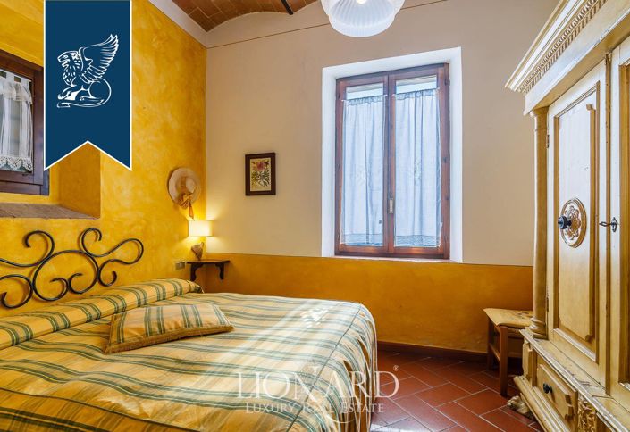 Image No.52-13 Bed Farmhouse for sale