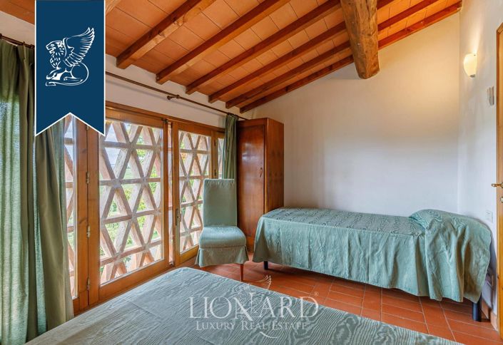Image No.40-40 Bed Villa for sale