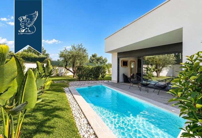 Image No.10-3 Bed Villa for sale