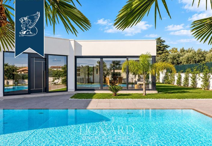 Image No.8-3 Bed Villa for sale