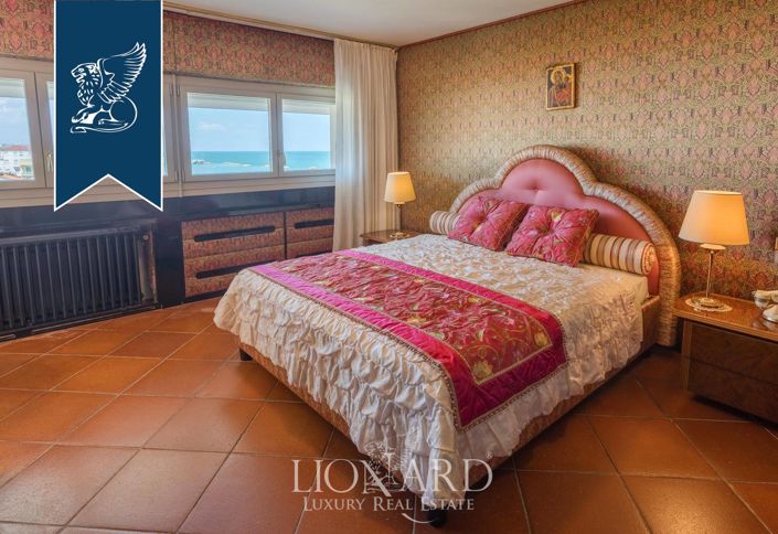 Image No.18-6 Bed Apartment for sale