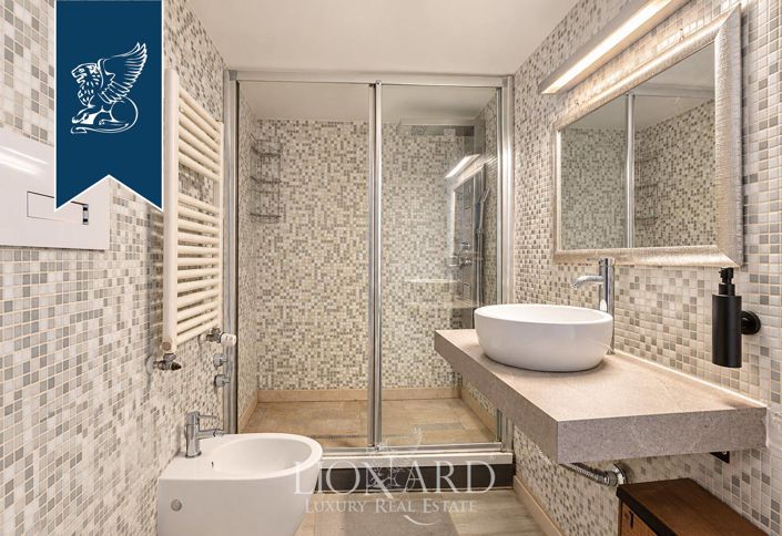 Image No.18-3 Bed Flat for sale