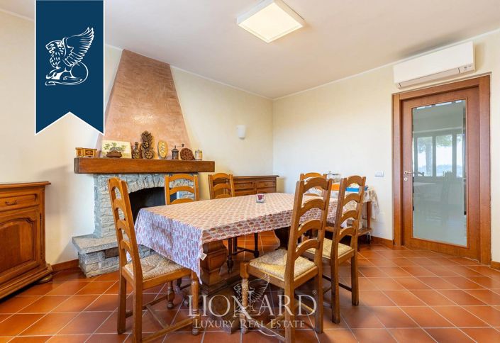 Image No.17-12 Bed Farmhouse for sale