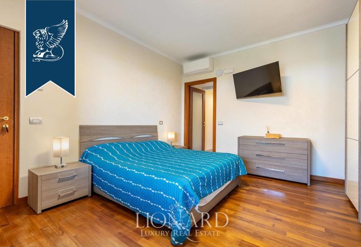 Image No.22-12 Bed Farmhouse for sale