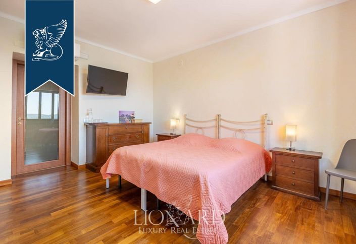 Image No.23-12 Bed Farmhouse for sale