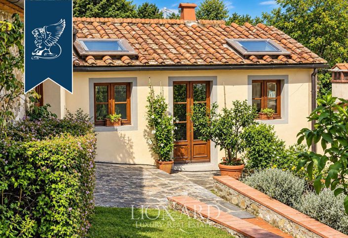 Image No.11-8 Bed Villa for sale