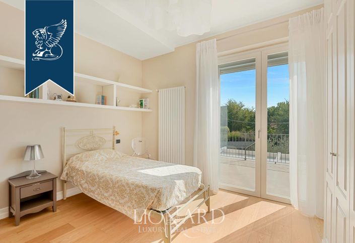 Image No.28-5 Bed Villa for sale