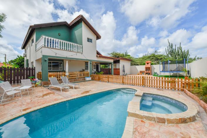 Image No.1-4 Bed House for sale