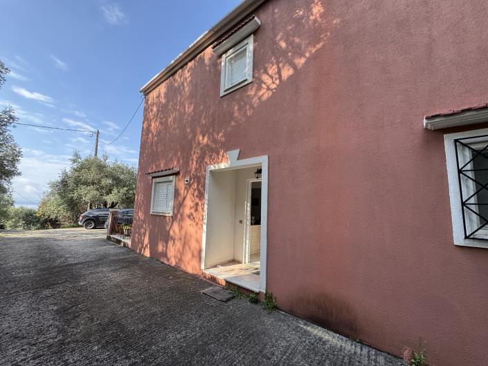 Image No.2-4 Bed House for sale