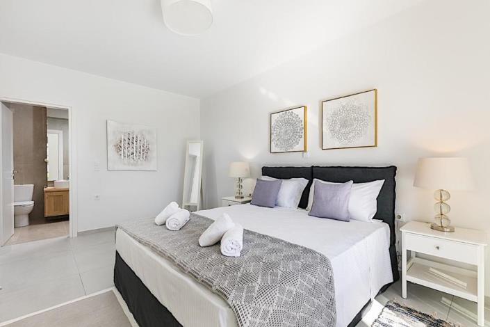 Image No.18-4 Bed Villa / Detached for sale