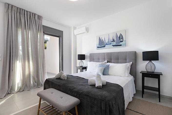 Image No.20-4 Bed Villa / Detached for sale