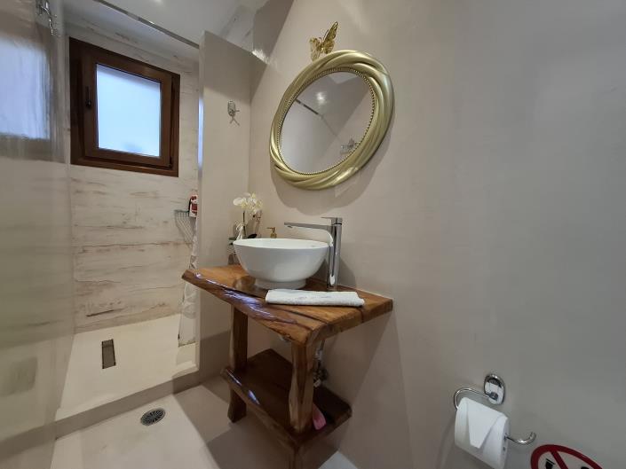 Image No.38-7 Bed House for sale