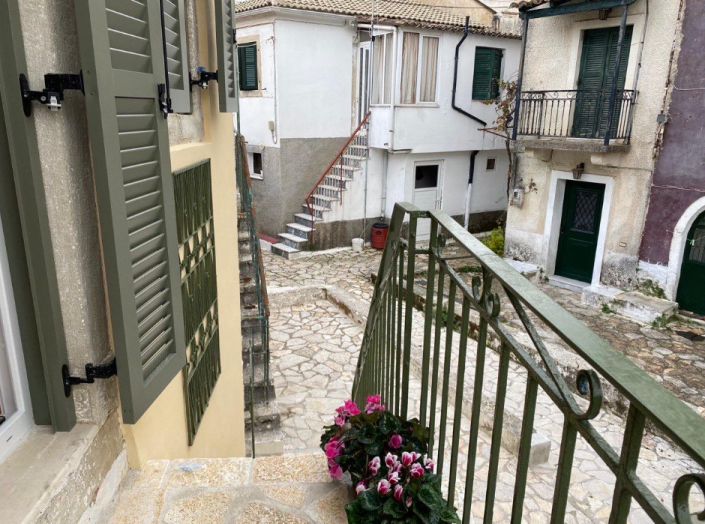 Image No.10-2 Bed Maisonette for sale