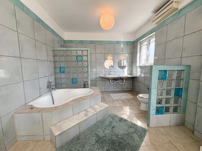 Image No.15-4 Bed Villa for sale