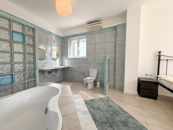 Image No.18-4 Bed Villa for sale