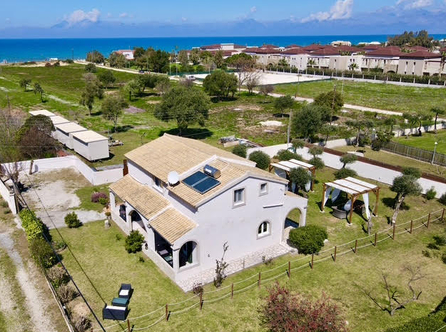 Image No.1-6 Bed Villa for sale