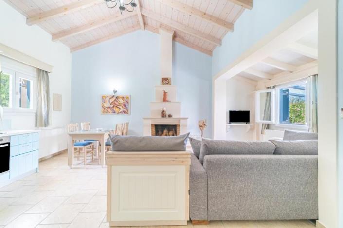 Image No.17-2 Bed Farmhouse for sale